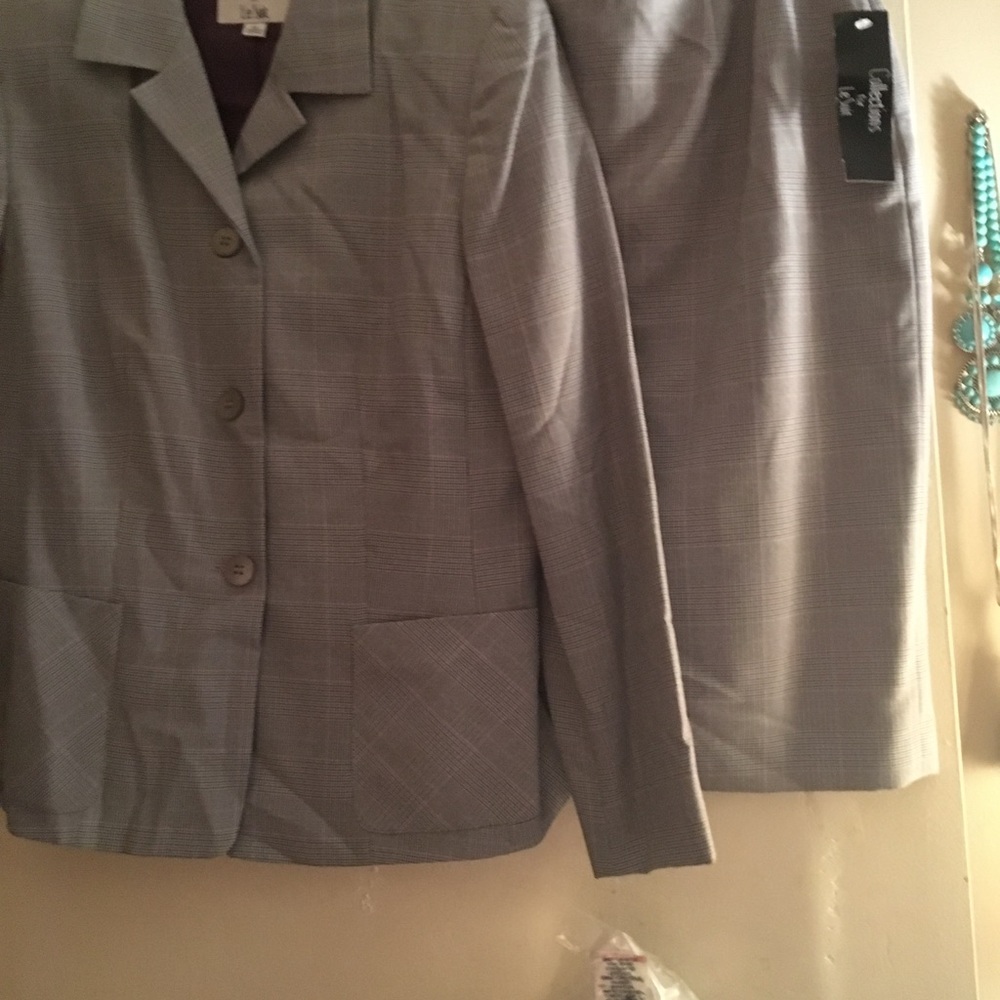 Two piece skirt suit!